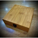 Caja de madera con 5 accesorios para vino